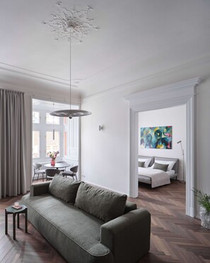 Smart TV - High-End 1BR Apt. with A/C Steps from Wenceslas Square by EasyBNB Premium (Prague)