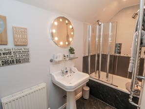 Shower - Manor Cottage, Cloughton (Scarborough)