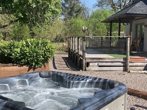 Outdoor spa tub - Grant Cottage, Strontian (Acharacle)
