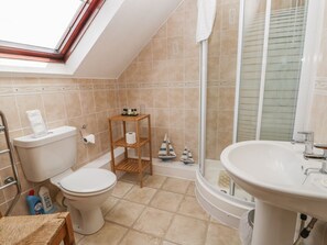 Shower - Charming Smugglers Rock Cottage (Scarborough)