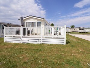 Terrace/patio - Lawi39: Charming Retreat in Towyn (Abergele)