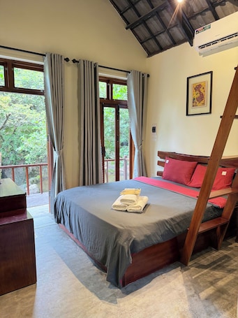 Internet, bed sheets. Danang Forest Eco Bungalows & Highland Culture