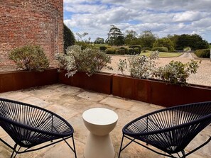 Terrace/patio - Charming Wabi in Gembling, Yorkshire (Driffield)