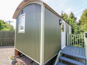 Exterior - Shepheard Hut 2, Forfar (Forfar)