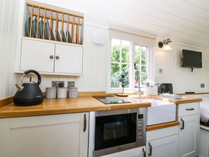 Private kitchen - Shepheard Hut 2, Forfar (Forfar)