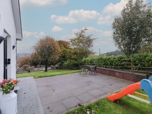 Terrace/patio - Charming Lake View House Apartment (Newry)