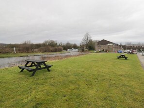 Outdoor dining - 6 Swan House, Tewitfield (Carnforth)