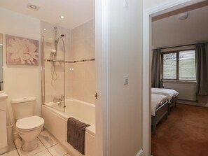 Shower - 6 Swan House, Tewitfield (Carnforth)