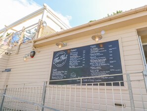 Exterior detail - CHINEFIELDS, enclosed garden, Freshwater (Freshwater)