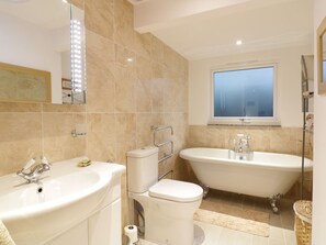 Shower - Treetops: A Hidden Gem in Golant (Fowey)