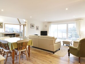 Living area - Treetops: A Hidden Gem in Golant (Fowey)