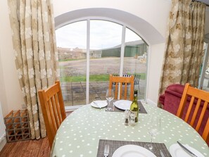 Dining - Bowes Barn: Charming Retreat in Ouston (Gateshead)