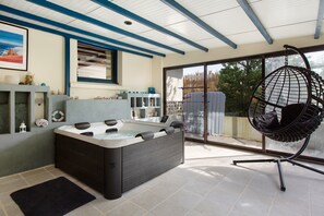 Interior - Gîte Ressources: Jacuzzi, Private Terrace & Garden (La Frénaye)