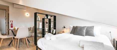 1 bedroom, iron/ironing board, internet, bed sheets