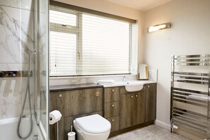 Shower - Cheriton Cottage, Moorsholm (Saltburn-by-the-Sea)