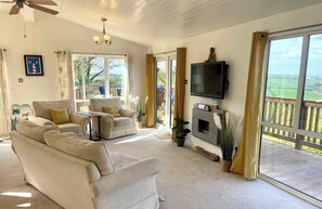 Living area - Lowena Lodge, Millbrook (Torpoint)