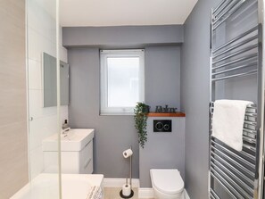 Shower - Postman’s Lodge, Great Ayton (Middlesbrough)