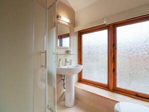 Shower - Oak Cottage, Aylesbeare (Exeter)