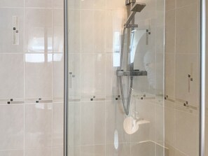 Shower - The Gables Penthouse in Dorset (Poole)