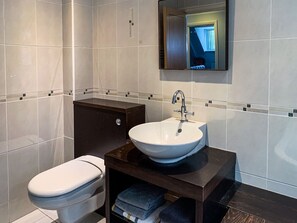 Shower - The Gables Penthouse in Dorset (Poole)