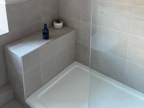 Shower - Hen Stabl at Tyn Llan, Cemaes Bay (Cemaes Bay)
