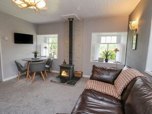 Fireplace - Inglis Nook Cottage Retreat (Lochearnhead)