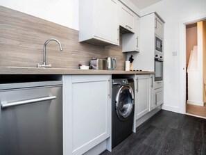 Private kitchen - 4 Lower Kessock Street, Inverness (Inverness)