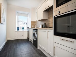 Private kitchen - 4 Lower Kessock Street, Inverness (Inverness)