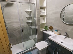Shower - 69 Main Street central Haworth (Keighley)