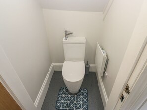 Shower - 69 Main Street central Haworth (Keighley)