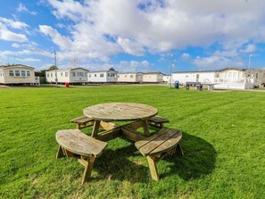 Outdoor dining - 236, Towyn - A Cozy Retreat (Abergele)