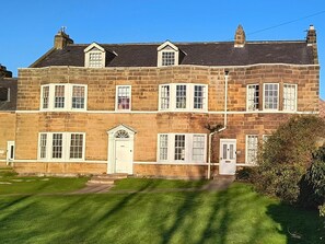 Exterior - Cliffe Cottage, Brotton, North Yorkshire (Saltburn-by-the-Sea)