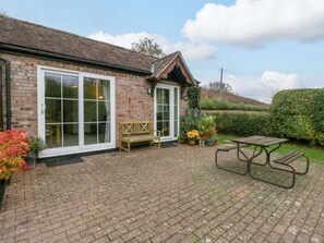 Outdoor dining - Orchard Cottage, Gloucester (Gloucester)