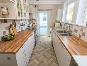 Private kitchen - Afan House, Pontrhydyfen. 3bed (Port Talbot)