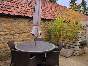 Outdoor dining - 35 High Street, Snainton (Scarborough)
