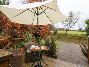 Outdoor dining - Dolly the Circus Wagon, Wales. (Llandysul)