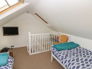 Room - 2 Linden Terrace, Brading (Sandown)