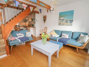 Living area - 2 Linden Terrace, Brading (Sandown)