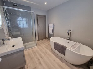 Shower - 41 Chatsworth Gardens, 4 beds. (Scarborough)