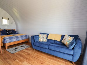 Living area - Honeypot Hideaways - Manuka Retreat (Chester)