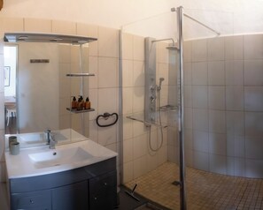 Shower, hair dryer, towels, soap - L’Atelier de Rochegude _ By the River _  4 people (Rochegude)