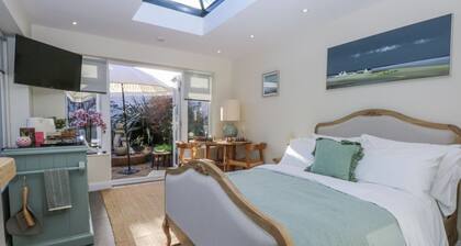 The Summerhouse, Llandudno