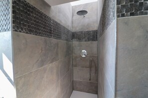 Shower - The Newland, Widdrington (Morpeth)