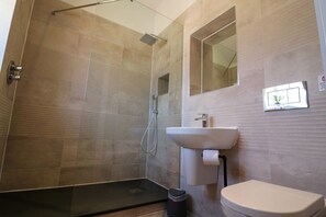 Shower - The Newland, Widdrington (Morpeth)