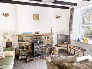 Living area - Charming Old Sweet Shop Getaway (Par)