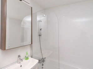 Shower - Chloe's Cabin, Felton (Morpeth)