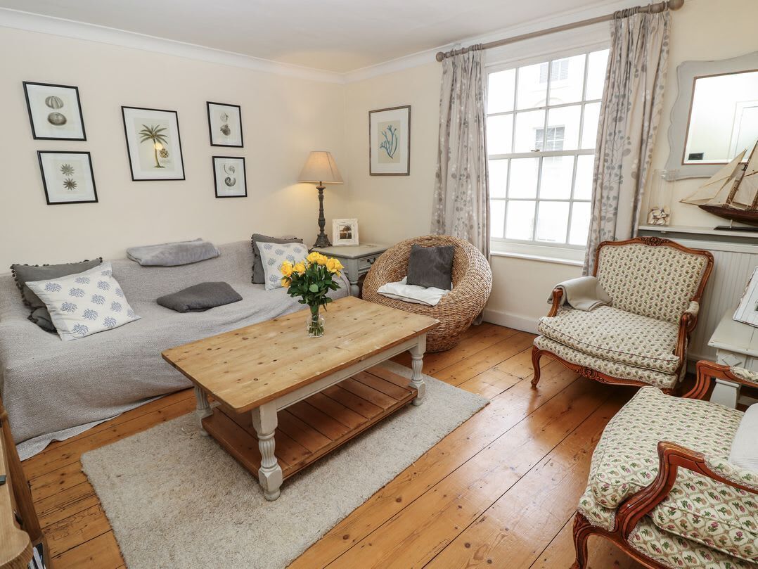 Captains Row, Lymington. 2 Bed - Beaulieu