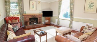 Larkspur Cottage, Huttoft