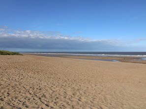 Beach - Larkspur Cottage, Huttoft (Alford)