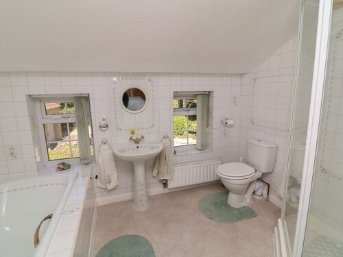 Larkspur Cottage, Huttoft
